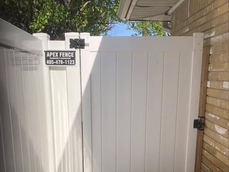 Oklahoma City residential vinyl fence